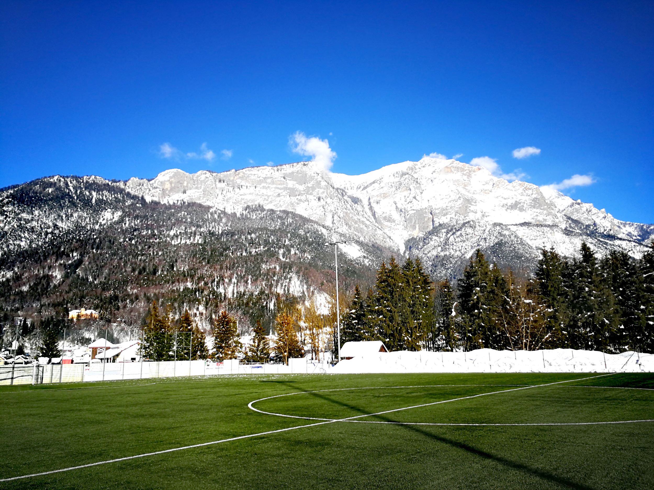 Kunstrasenplatz Noetsch