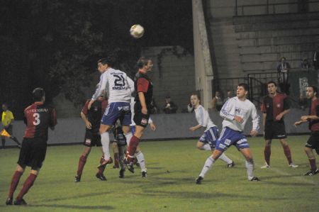 Kiril Chokchev im Kopfballduell